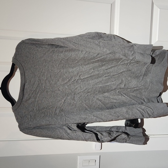 Penguin holiday sweater - Picture 5 of 6